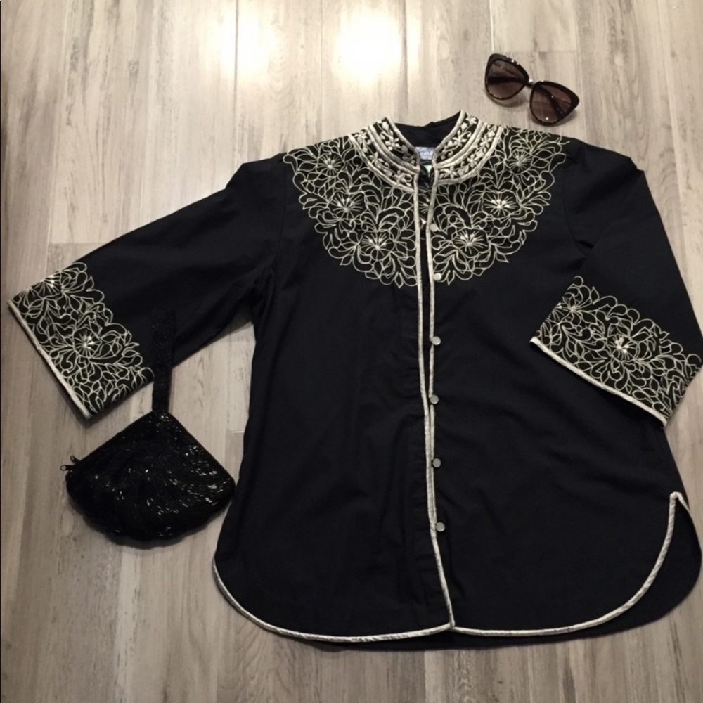 Vintage EUC Embroidery Lace Black&White Tunic